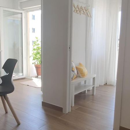 Lovely & Bright Renovated Apt. W/ Balcony In Lagos Bagian luar foto