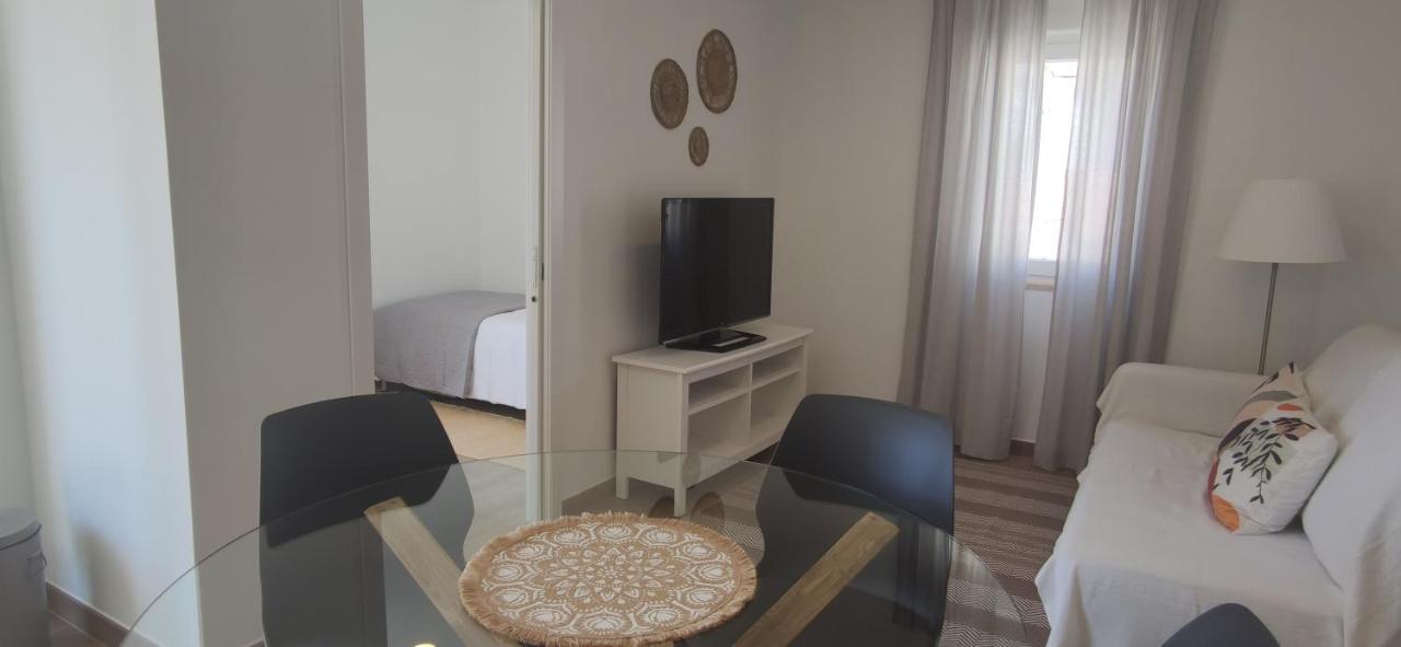Lovely & Bright Renovated Apt. W/ Balcony In Lagos Bagian luar foto
