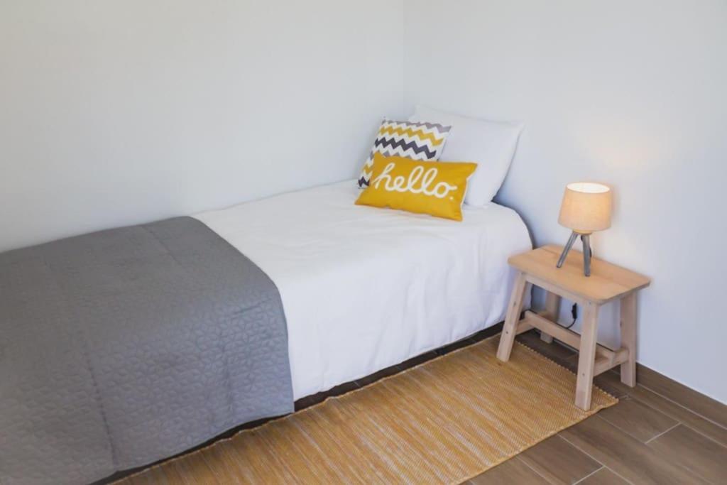 Lovely & Bright Renovated Apt. W/ Balcony In Lagos Bagian luar foto
