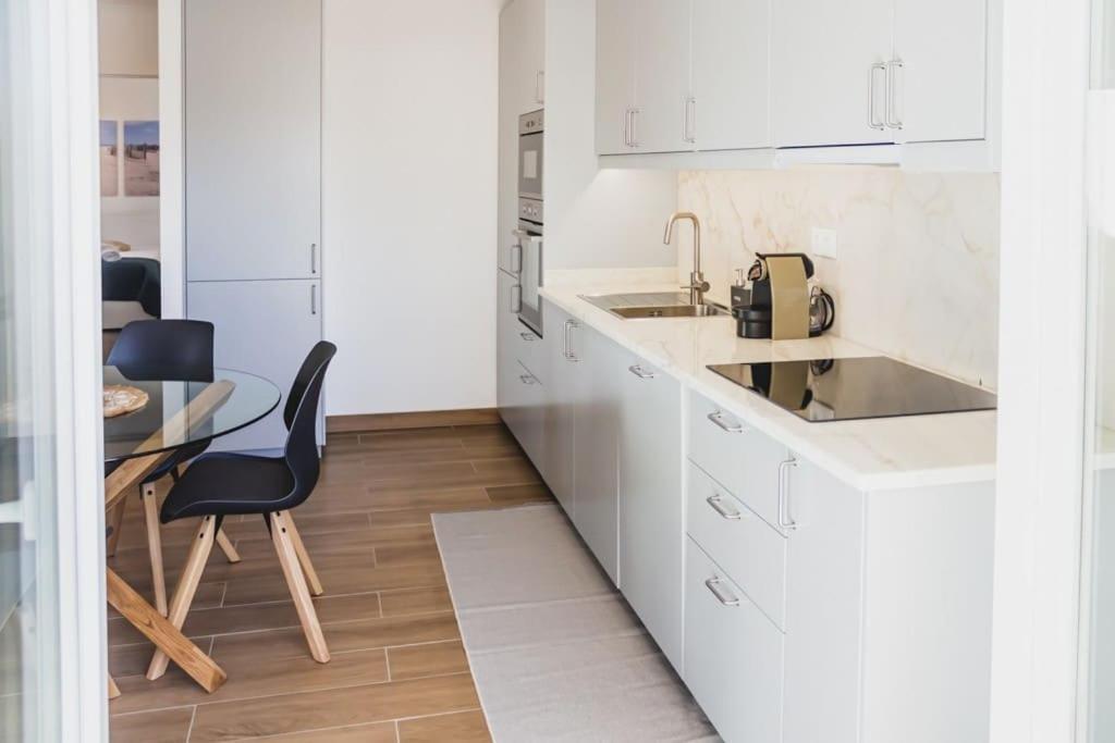 Lovely & Bright Renovated Apt. W/ Balcony In Lagos Bagian luar foto