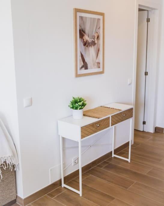 Lovely & Bright Renovated Apt. W/ Balcony In Lagos Bagian luar foto