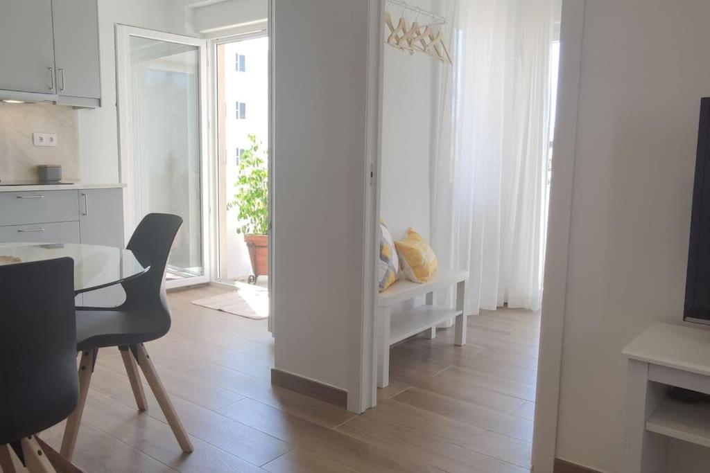 Lovely & Bright Renovated Apt. W/ Balcony In Lagos Bagian luar foto