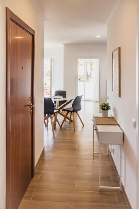 Lovely & Bright Renovated Apt. W/ Balcony In Lagos Bagian luar foto